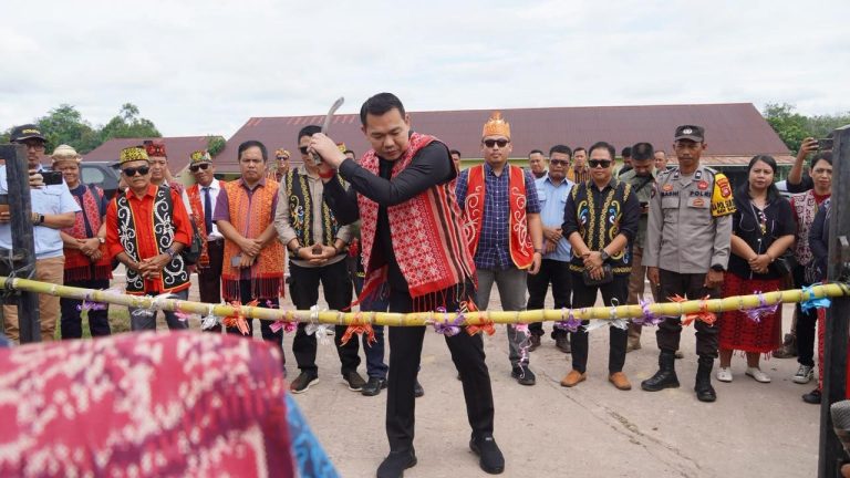Bupati Kapuas Hulu Resmi Buka Gawai Paroki St. Montfort Badau Ke-IV Tahun 2026